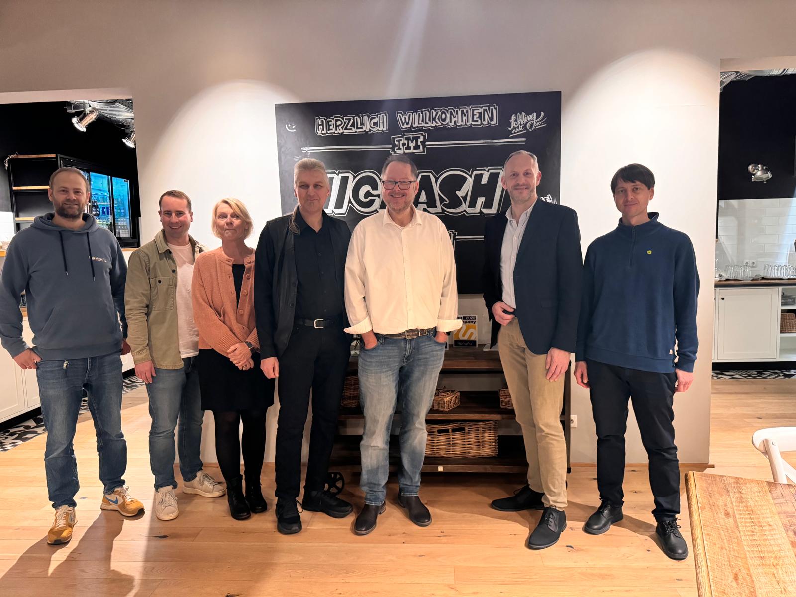 Marten Brüggemann (//Crash), Alexander von Essen (CDU), Monika Sager-Gertje (SPD), Dirk Bakenhus (UWG), Matthias Brucke (embeteco), Carsten Helms (FDP), Torsten Schönebaum (Grüne)