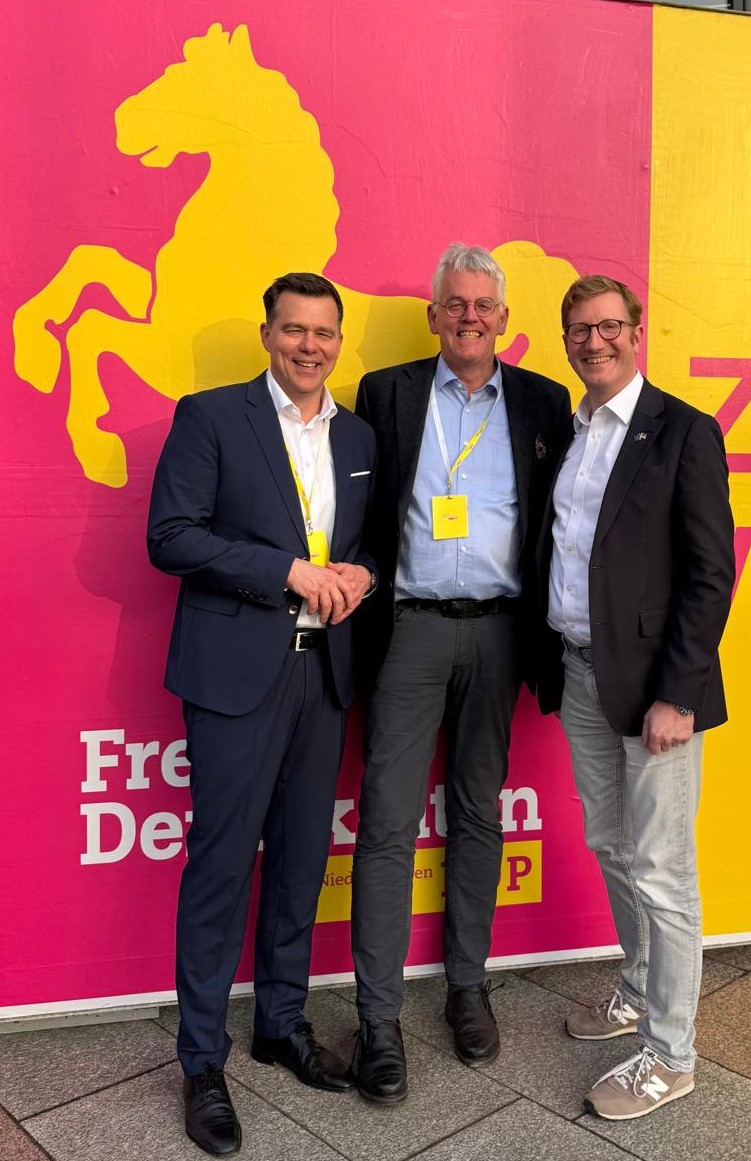 Christian Meyer-Hullmann in Celle mit dem Landesvorsitzenden Dr. Gero Hocker (links) und dem Europaabgeordneten Jan-Christoph Oetjen.
