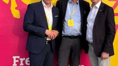 Christian Meyer-Hullmann in Celle mit dem Landesvorsitzenden Dr. Gero Hocker (links) und dem Europaabgeordneten Jan-Christoph Oetjen.